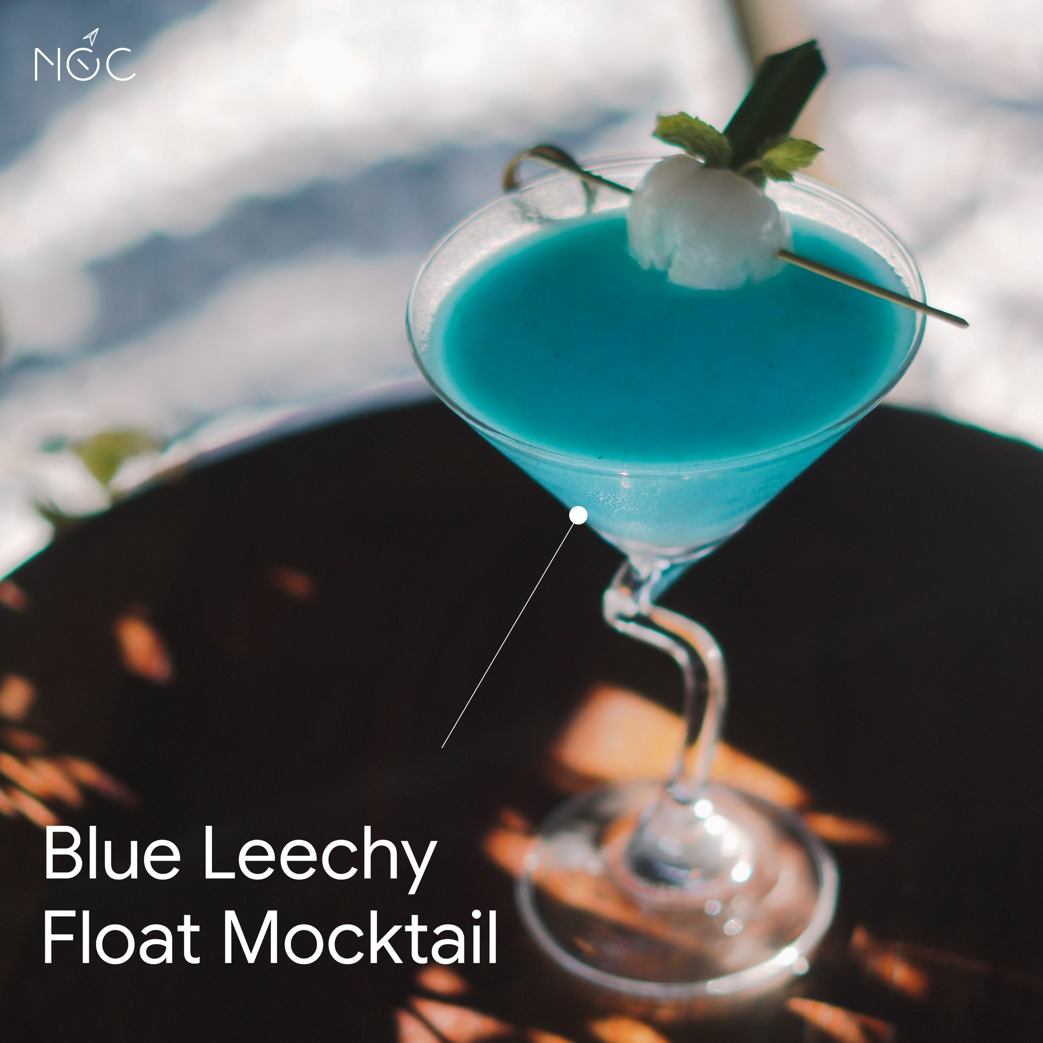 Blue lychee float mocktail tại Nóc Rooftop.