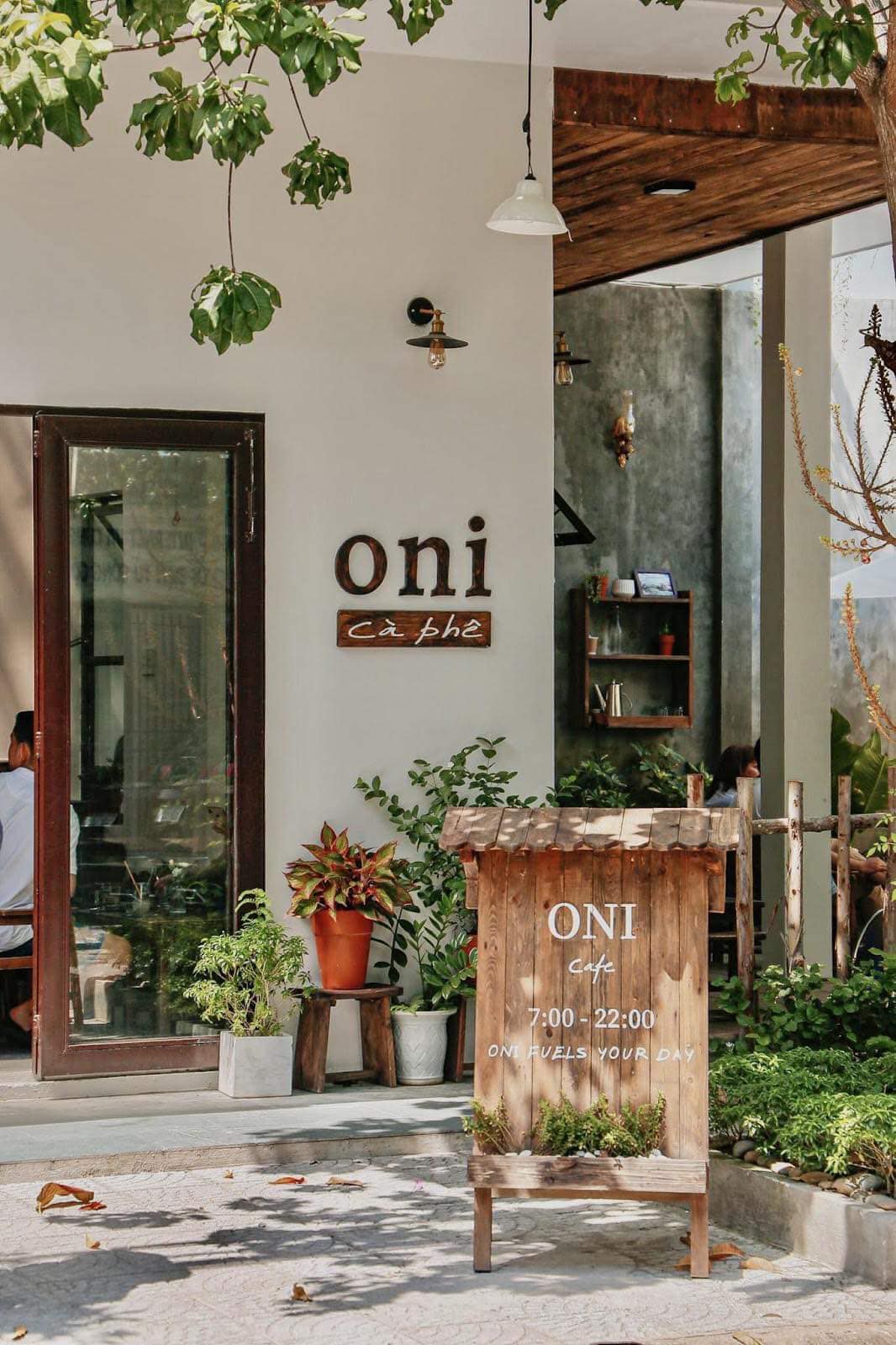 Oni Cafe mang vẻ bình yên, mộc mạc.