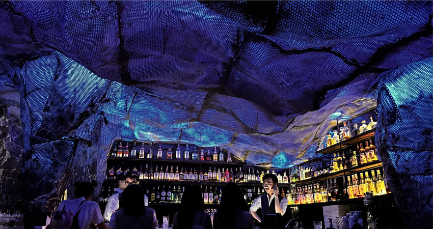 Một chiếc hidden bar không gian hang động siêu độc lạ