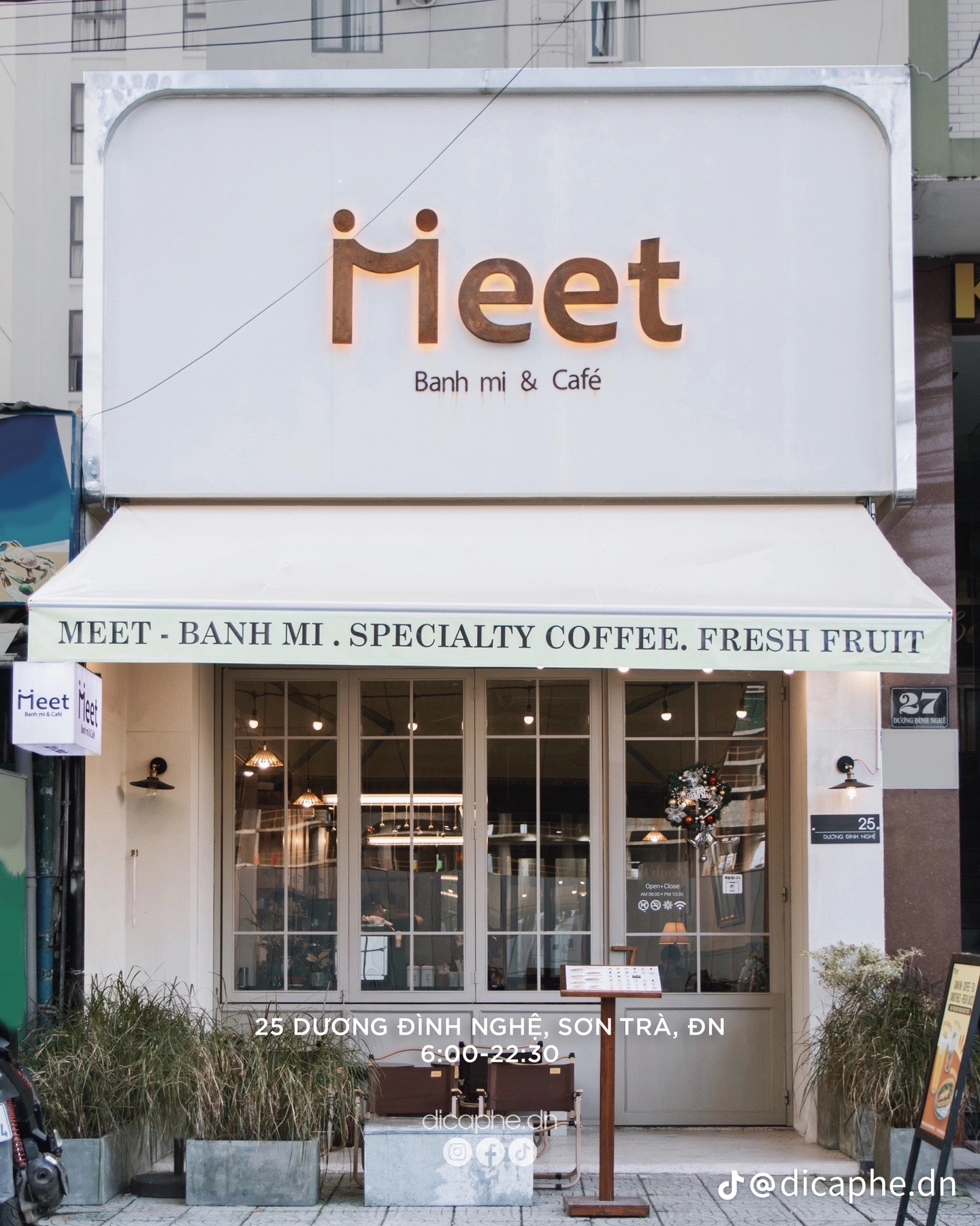 Meet Bánh mì & Coffee mang cảm giác nhẹ nhàng, xinh xắn.